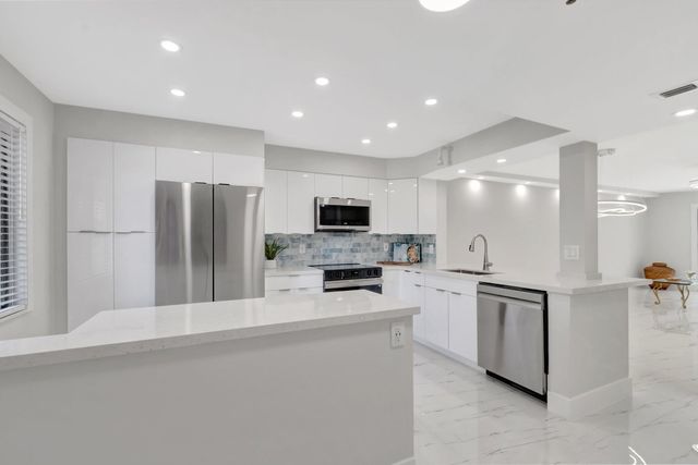 7240 Huntington Lane 202, Delray Beach, FL 33446