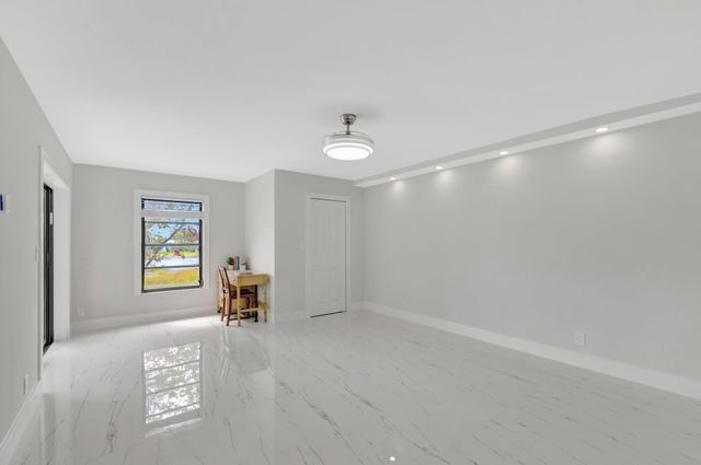7240 Huntington Lane 202, Delray Beach, FL 33446