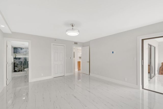 7240 Huntington Lane 202, Delray Beach, FL 33446