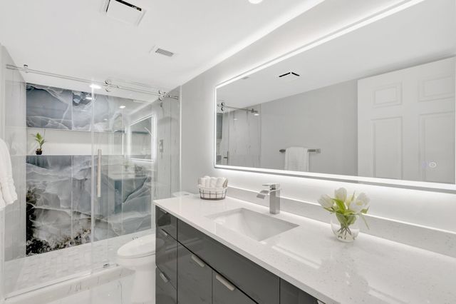 7240 Huntington Lane 202, Delray Beach, FL 33446