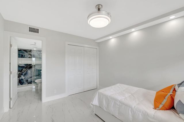 7240 Huntington Lane 202, Delray Beach, FL 33446