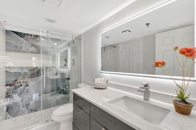 7240 Huntington Lane 202, Delray Beach, FL 33446