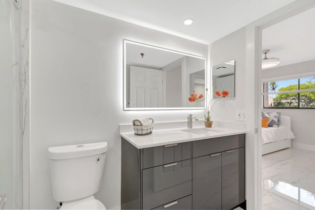 7240 Huntington Lane 202, Delray Beach, FL 33446