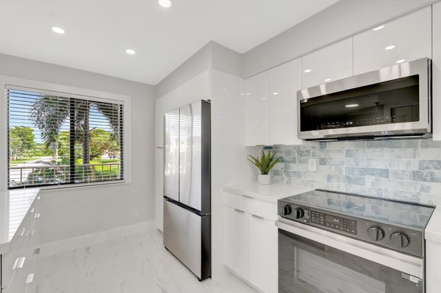 7240 Huntington Lane 202, Delray Beach, FL 33446