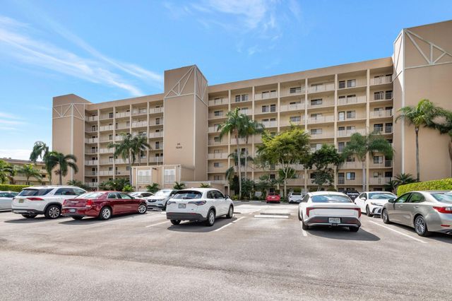 7240 Huntington Lane 202, Delray Beach, FL 33446