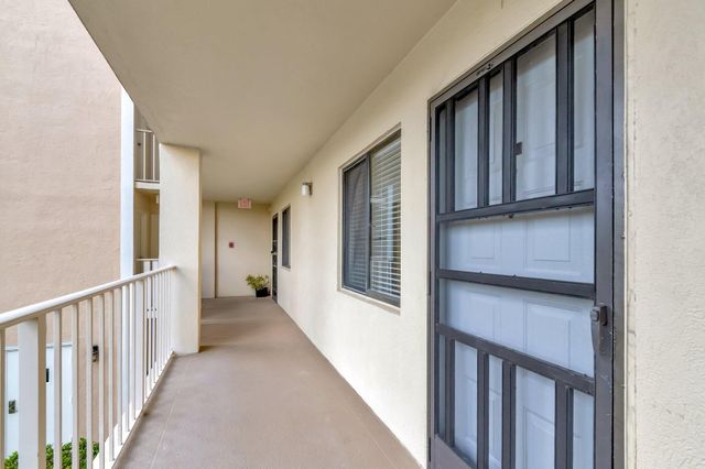 7240 Huntington Lane 202, Delray Beach, FL 33446