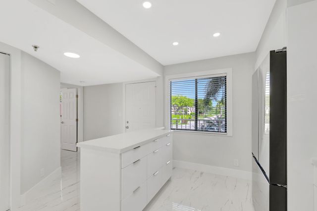 7240 Huntington Lane 202, Delray Beach, FL 33446