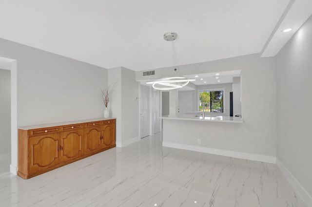 7240 Huntington Lane 202, Delray Beach, FL 33446