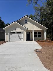 207 Wilson Avenue, Hinesville, GA 31313