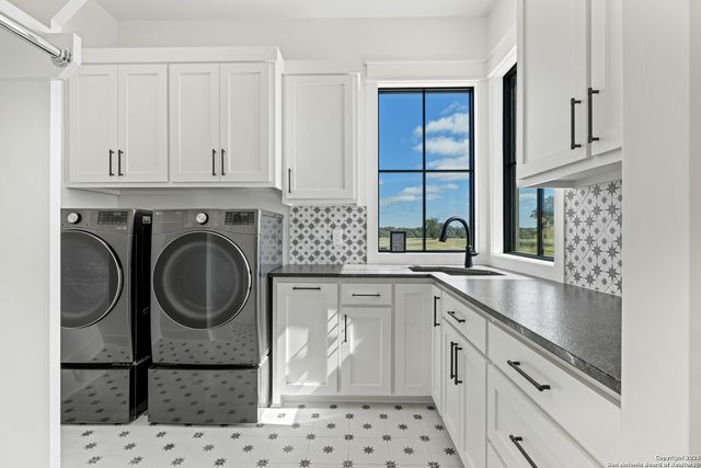 511 Interlaken, Fredericksburg, TX 78624