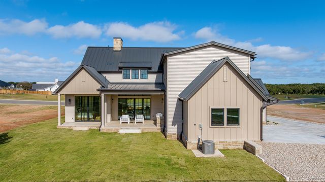 511 Interlaken, Fredericksburg, TX 78624