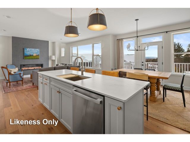 10 Mabel Way, South Burlington, VT 05403