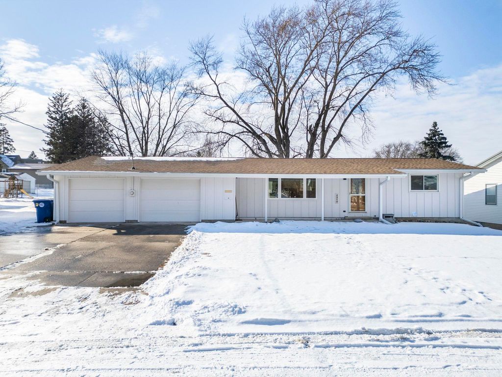 2310 Westview Avenue, Waterloo, IA 50701