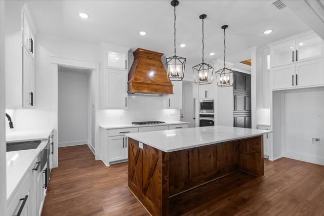 17402 Woodcrest Circle, Lindale, TX 75771