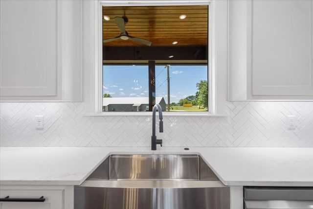 17402 Woodcrest Circle, Lindale, TX 75771