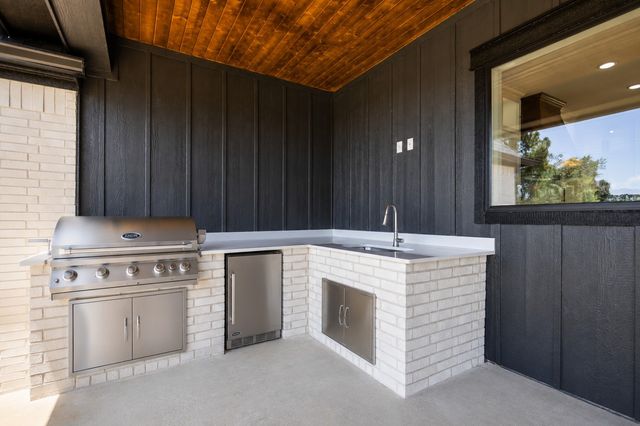 17402 Woodcrest Circle, Lindale, TX 75771