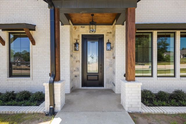 17402 Woodcrest Circle, Lindale, TX 75771