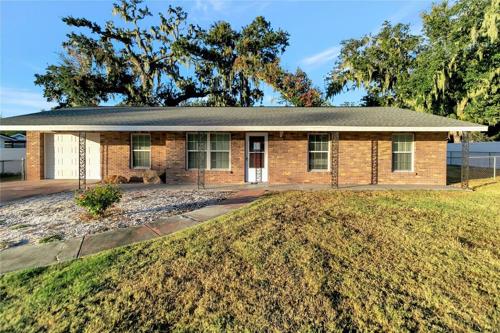 Image 2 of property listing at 609 W REMINGTON ROAD, Lakeland, FL 33813
