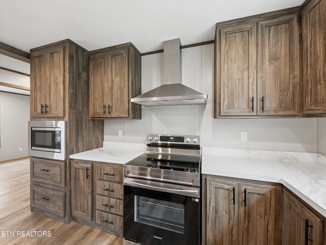 729 Siluria St, Harriman, TN 37748