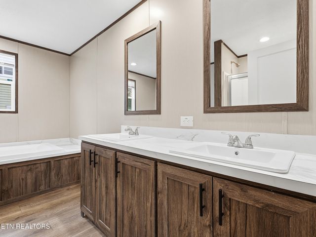 729 Siluria St, Harriman, TN 37748