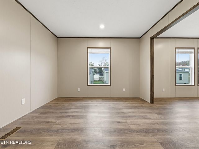 729 Siluria St, Harriman, TN 37748