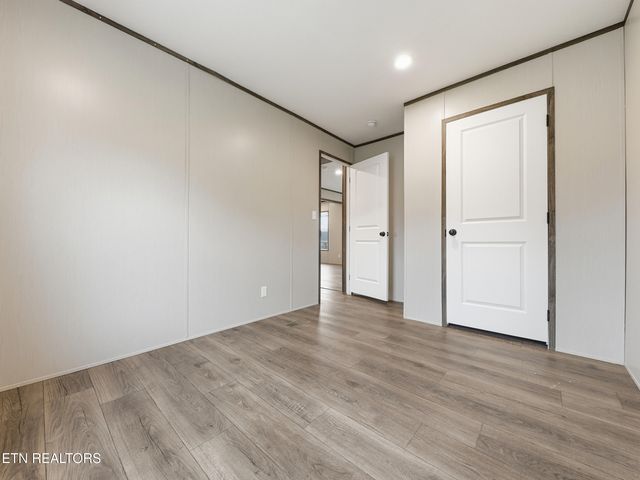 729 Siluria St, Harriman, TN 37748