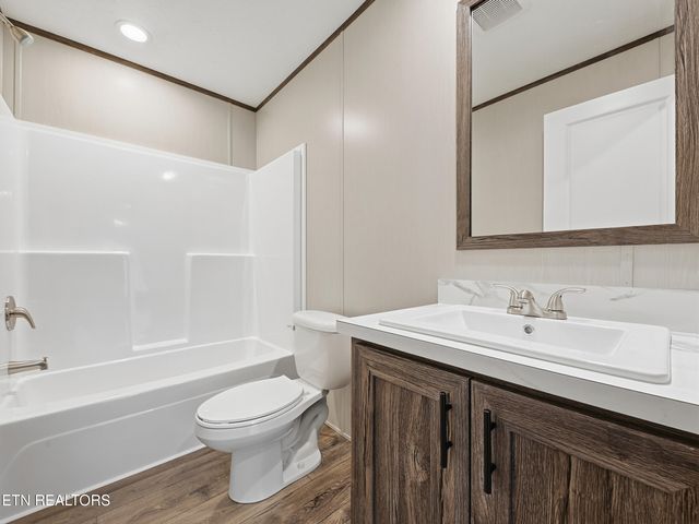 729 Siluria St, Harriman, TN 37748