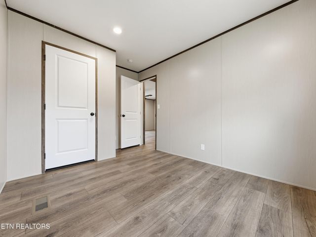 729 Siluria St, Harriman, TN 37748