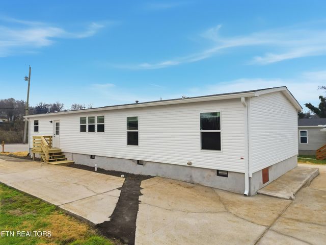 729 Siluria St, Harriman, TN 37748