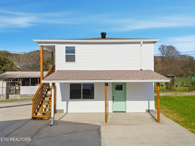 729 Siluria St, Harriman, TN 37748