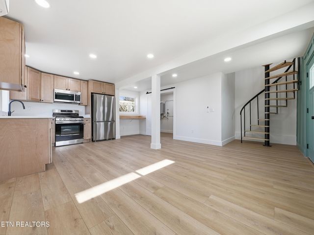 729 Siluria St, Harriman, TN 37748