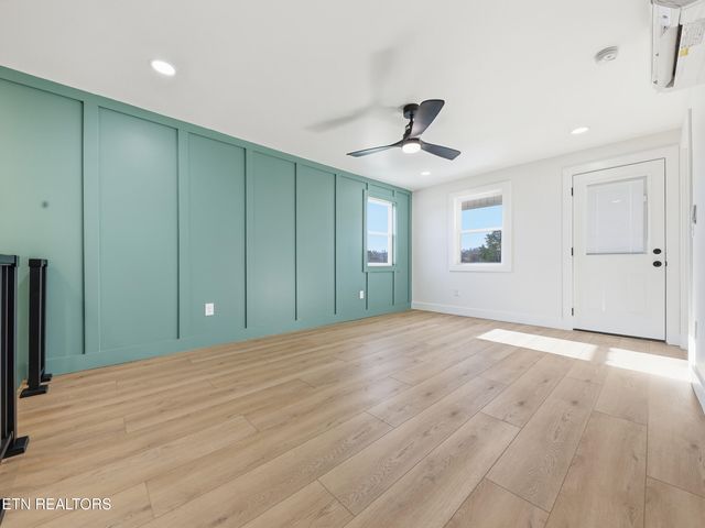 729 Siluria St, Harriman, TN 37748