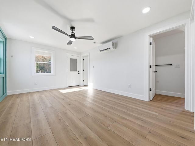 729 Siluria St, Harriman, TN 37748