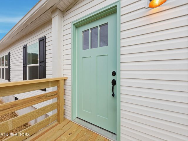 729 Siluria St, Harriman, TN 37748