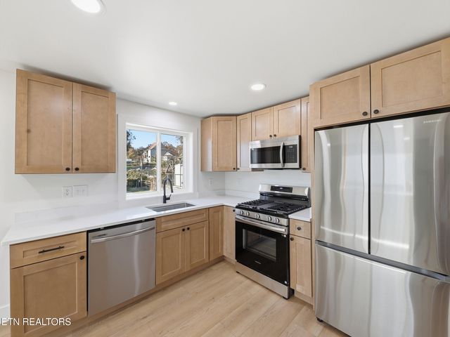 729 Siluria St, Harriman, TN 37748