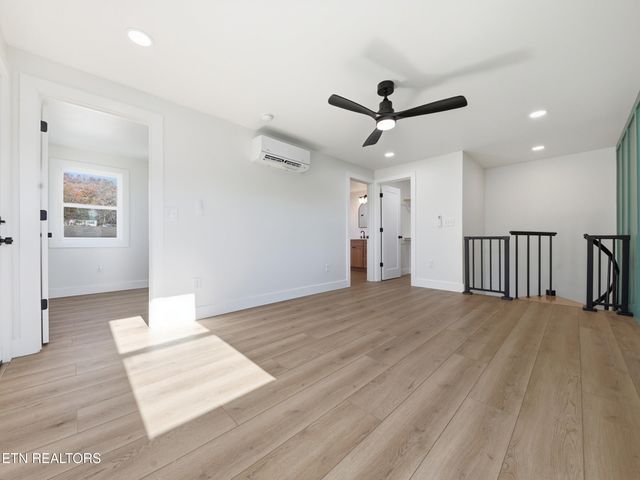 729 Siluria St, Harriman, TN 37748