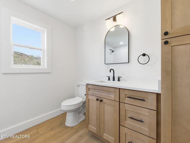 729 Siluria St, Harriman, TN 37748