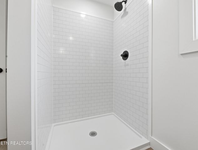 729 Siluria St, Harriman, TN 37748