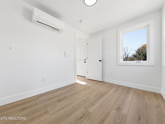 729 Siluria St, Harriman, TN 37748