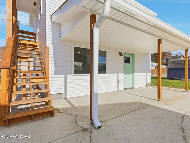 729 Siluria St, Harriman, TN 37748