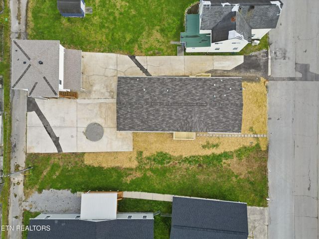 729 Siluria St, Harriman, TN 37748