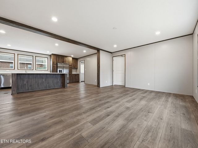 729 Siluria St, Harriman, TN 37748