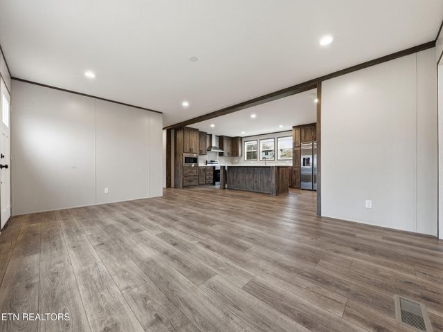 729 Siluria St, Harriman, TN 37748