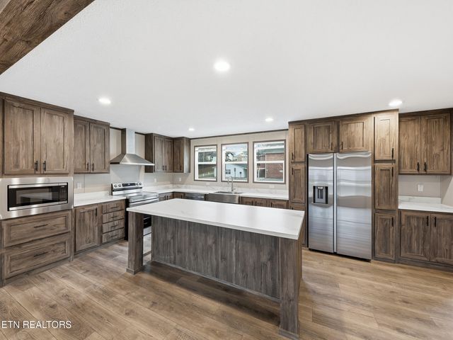 729 Siluria St, Harriman, TN 37748