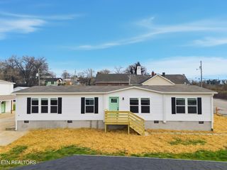 729 Siluria St, Harriman, TN 37748