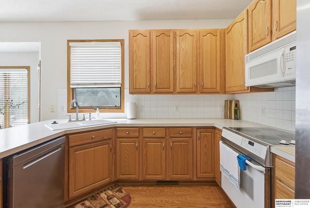 16623 Taylor Street, Omaha, NE 68116