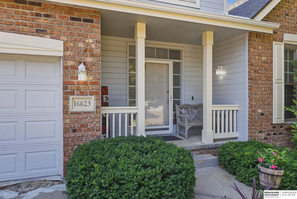 16623 Taylor Street, Omaha, NE 68116