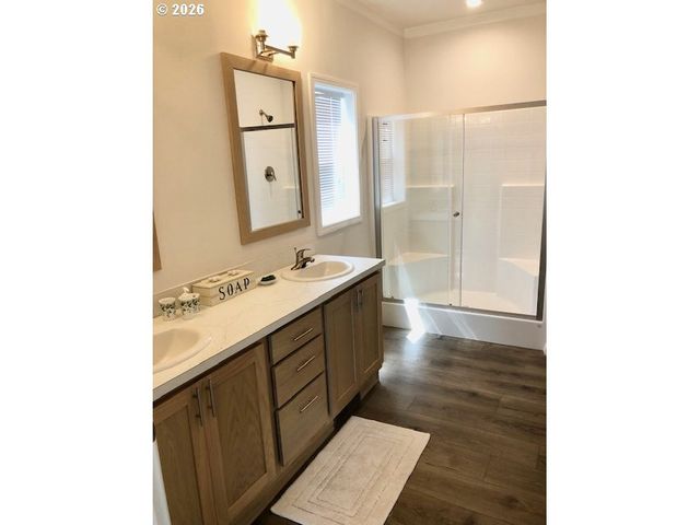 1025 S 6th 82, Harrisburg, OR 97446