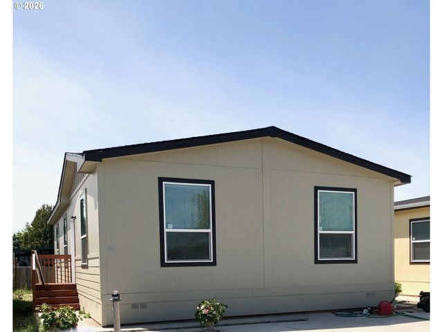 1025 S 6th 82, Harrisburg, OR 97446