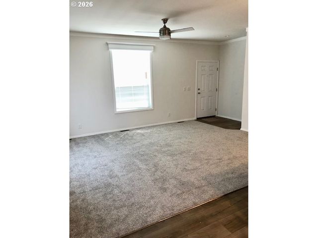 1025 S 6th 82, Harrisburg, OR 97446